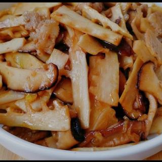 #89:Cerdo con bambú y setas 