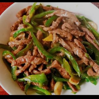 #83:Ternera con pimientos verdes 