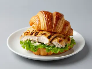 Croissant O Sándwich De Pollo