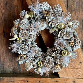 Corona Navidad blanca y dorada