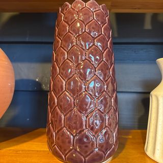 Jarrón granate de cerámica