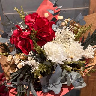 Ramo preservado blanco y granate