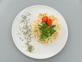 ENSALADA DE PALITOS DE CANGREJO