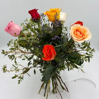 Ramo de 7 rosas de colores variados