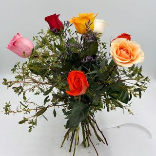 Ramo de 7 rosas de colores variados