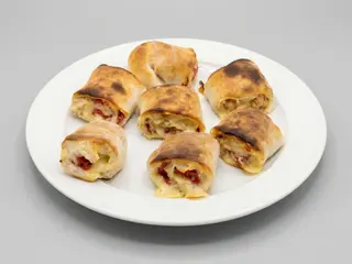 4 Rollito Con Chorizo Picante Y Queso