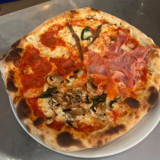 Pizza 4 Estaciones (30 cm. a 33 cm. aprox.)