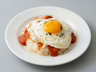 Arroz a la cubana con huevo frito