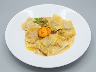 Raviolis De Trufa Con Huevo
