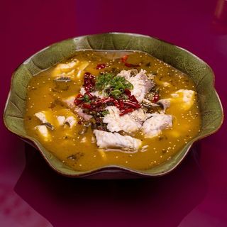 Sopa de Lubina con Col Encurtida - 酸菜鱼