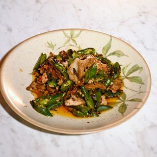 NEW! Cerdo Salteado con Pimiento Asado y Mostaza Encurtida - 烧椒老咸菜巴骨肉