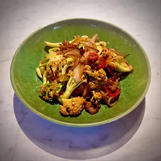 Coliflor Salteada con Panceta - 干锅花菜