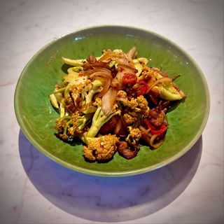 Coliflor Salteada con Panceta - 干锅花菜