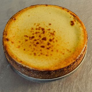 Tarta de queso de avellana tostada y chocolate blanco · Entera