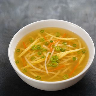 Sopa De Pollo, Setas Y Fideos