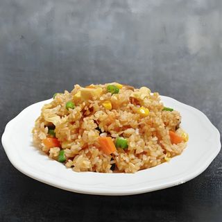 Arroz Frito De Yangzhou Con Carne Y Gambas