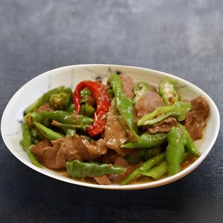 Ternera Con Salsa De Pimienta Negra Y Verdura