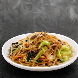 Fideos Chinos Fritos con Pollo