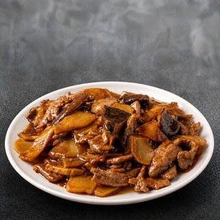 Ternera con Bambú y Setas Chinas