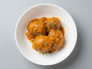 Albóndigas De Carne Con Salsa De Tomate