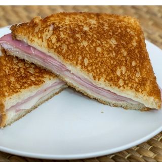 Sandwich mixto JAMÓN y queso /ham and cheese