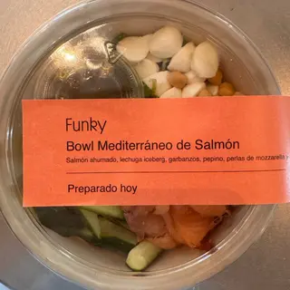 Bowl Mediterraneo de Salmón