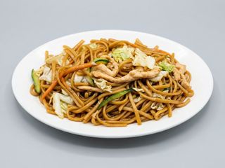 24. Tallarines Fritos Con Pollo