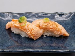 Nigiri De Salmón Toro Flameado (2 Pzs.)