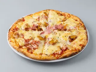 40. Pizza Tropical