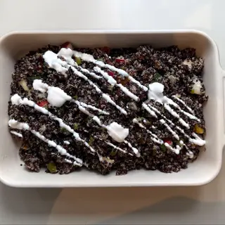 Ensalada de Quinoa con albericoque y vinagreta de anacardos.