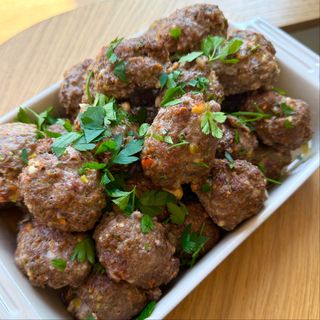 Albondigas de ternera con pure de patatas.