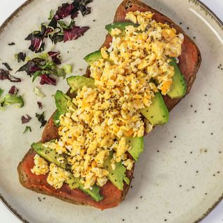 Tosta XL de Huevo y Aguacate