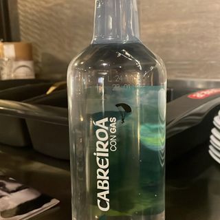 AGUA CON GAS