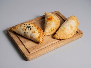 Empanada De Jamón Y Mozzarella