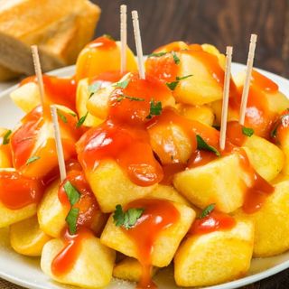 Patatas Bravas con Salsa Brazil