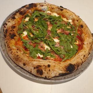 Bella è buona(nuestra pizza participante al campeonato de España)de 30 de octubre al 23 de noviembre 