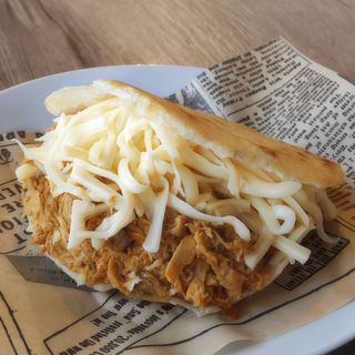 Arepa Pollo +Queso 