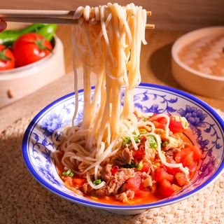 21. Sopa De Tallarines Con Ternera Y Tomate