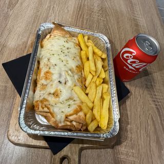 Kebab gratinado mas patatas y bebida