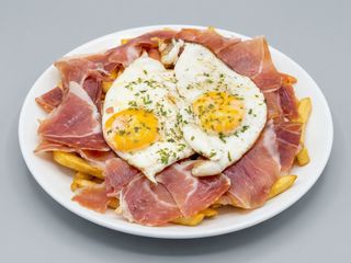 Huevos Con Jamón Del País