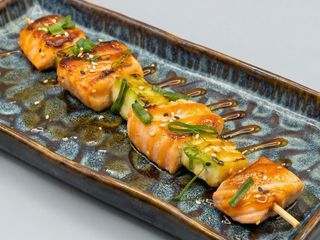 43. Salmon Yakitori (3 Uds.)