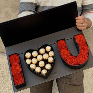 Love Statement – Caja "I Love You" con Rosas Rojas y Bombones
