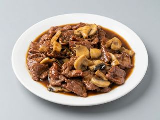 57. Ternera champiñones