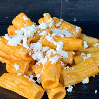 TORTIGLIONI CON SALSA ROJA FRESCA