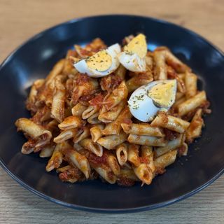 Macarrones con atún y huevo