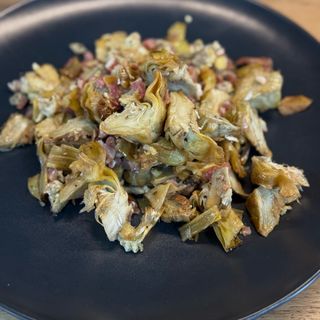 Alcachofas con jamón y huevo