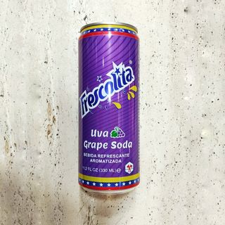 Refresco sabor a uva "Frescolita" Interstate bote 330 ml