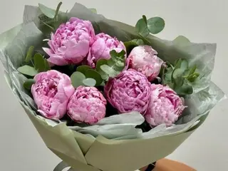 Ramo de 7 peonias