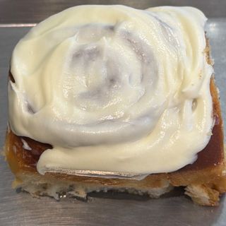 Cinnamon roll de frosting de queso