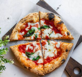 Pizza Margarita (Mediana)